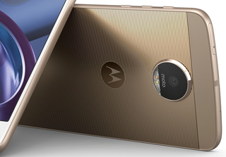 Illustration for article titled El Moto Z es el primer smartphone importante que no lleva toma de audio. ¿Demasiado pronto?